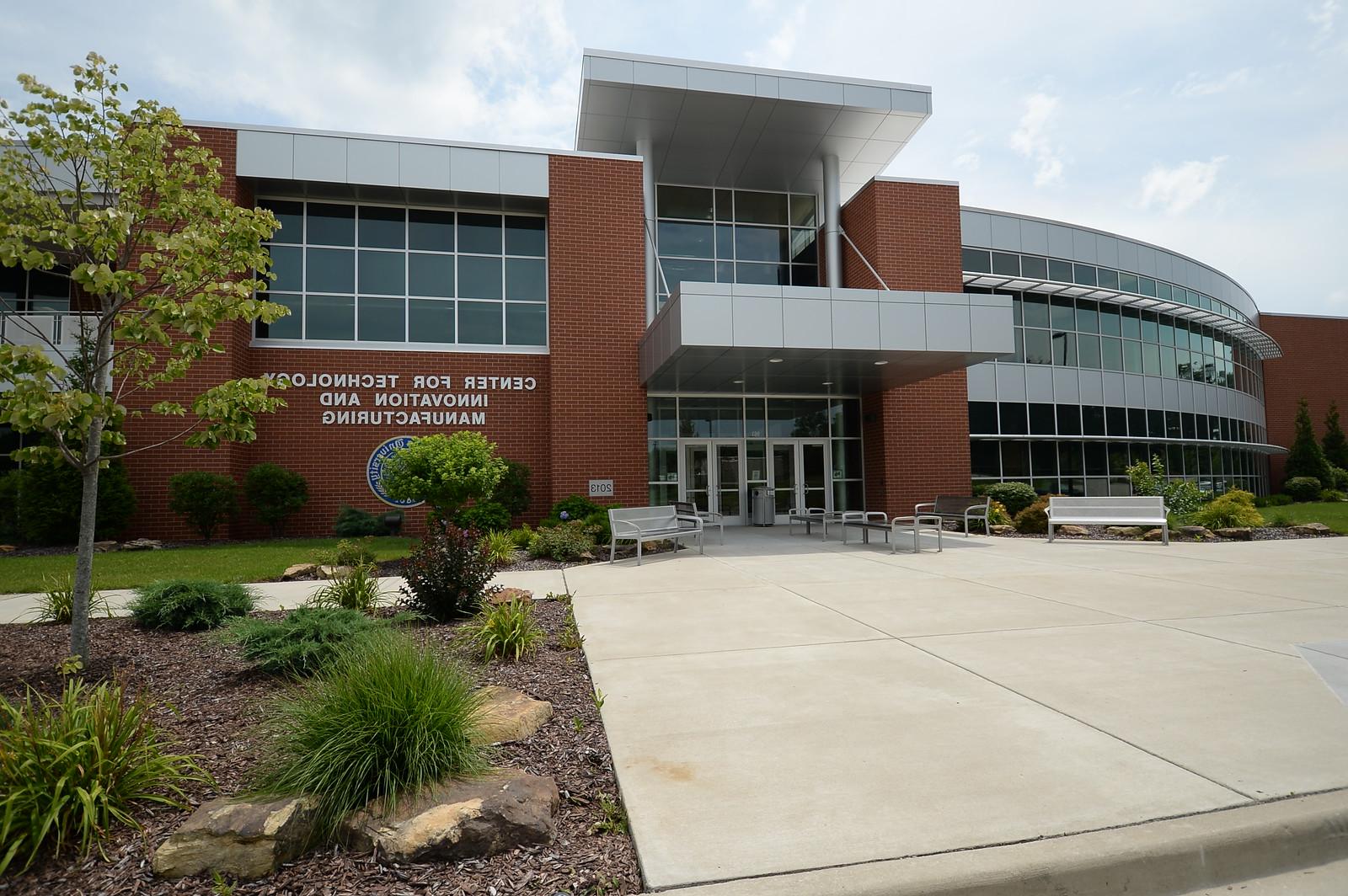A photo of the front of the Technology Center at Vincennes University Jasper